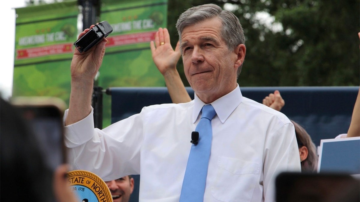 Roy Cooper at an event