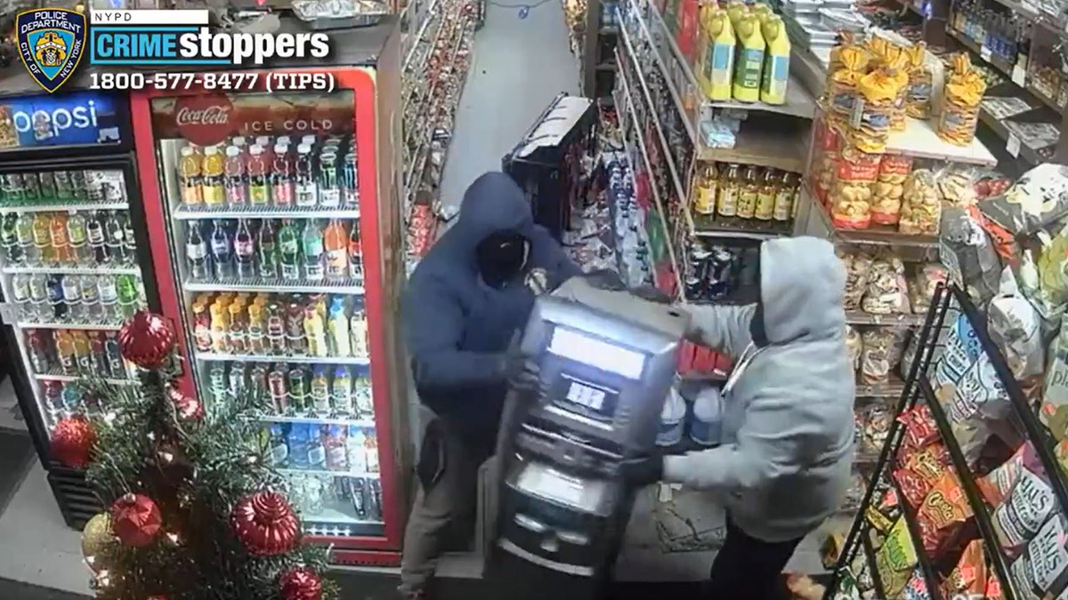 alleged robbers stealing ATM