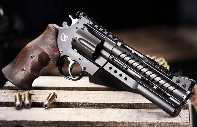 Best .44 Magnum Revolvers: A Buyer’s Guide