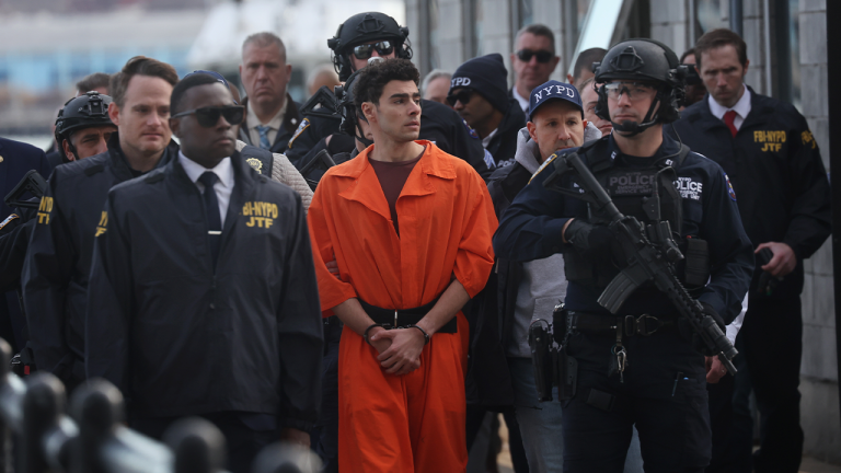 Luigi Mangione moves to dismiss death penalty, federal case citing Bondi comments