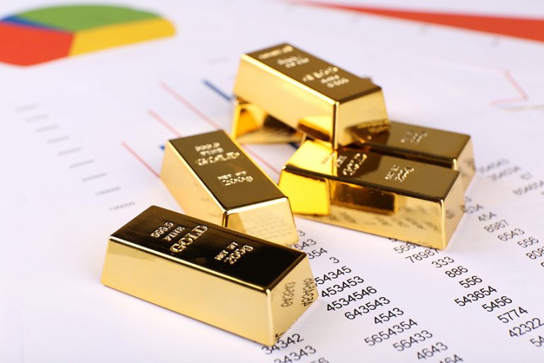 Gold Surges Past $3,700, The Fed Preps For Rate Cuts Signaling Deep Concerns Over Economic Stability