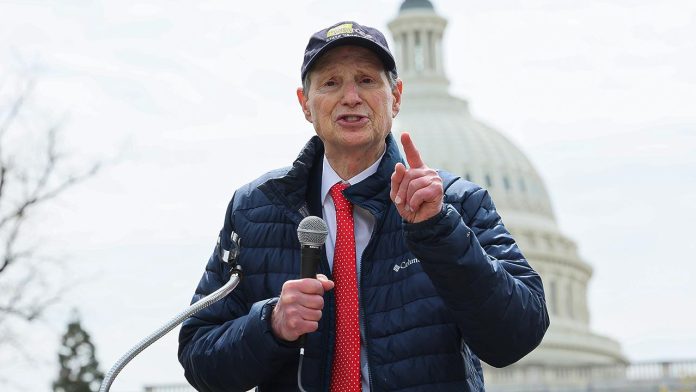 1761301810_ron-wyden-oregon-nba-1.jpg