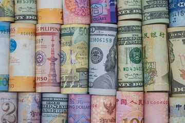 Investors Bail On The U.S. Dollar As Debt Approaches $38 Trillion