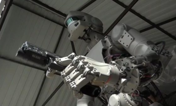gunrobot-e1535462780876.jpg