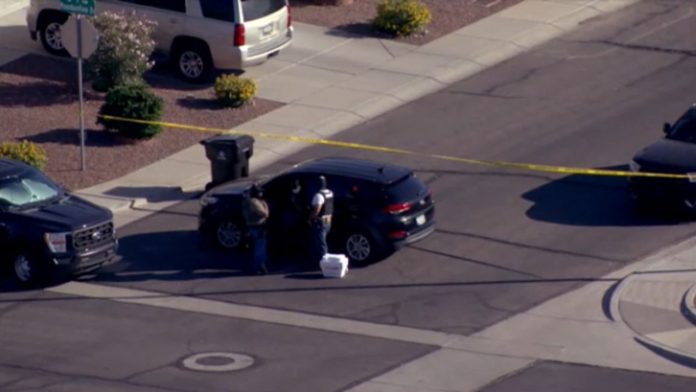 ice-agents-standoff-in-avondale-001.jpg