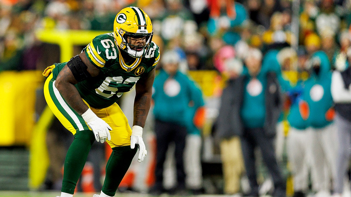 Rasheed Walker lines up during an NFL game