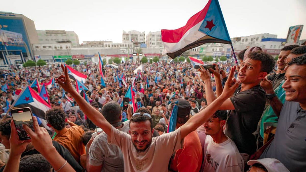 Crowds in southern Yemen