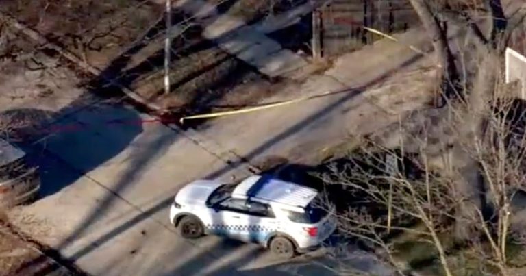 Police: Armed 27-Year-Old Shoots 16-Year-Old During Robbery Attempt in Chicago