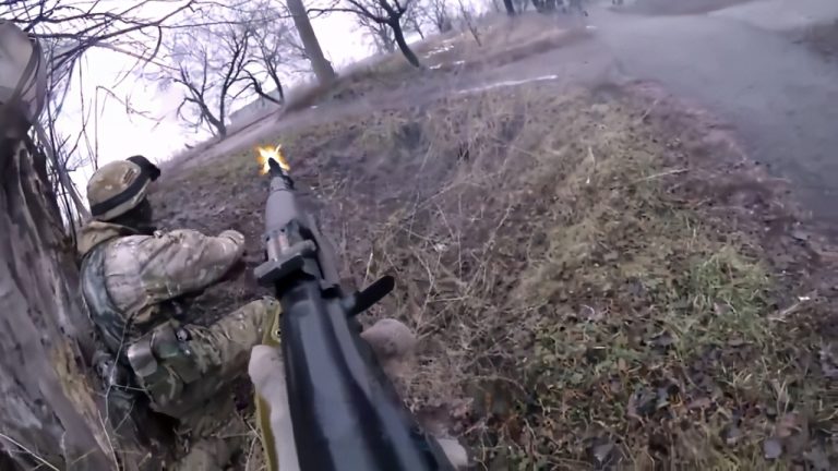 🔴 UKRAINE WAR – Russian Infantry Assault Fails So Horribly That Russian Commander Beats His Own Men